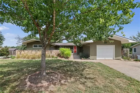 16 Overhill Dr, Paola, KS 66071
