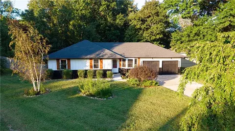 2 E 127th Ter, Kansas City, MO 64145