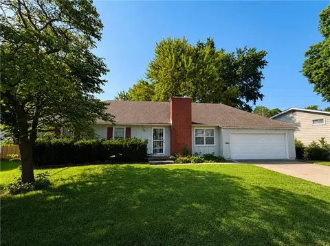 8201 W 91st St, Overland Park, KS 66212
