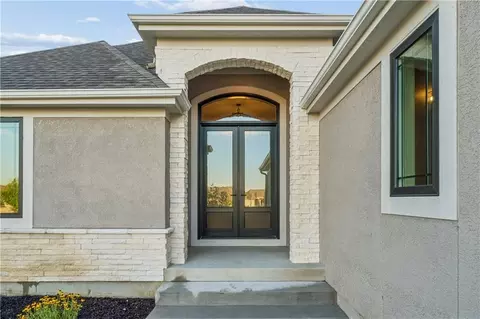 10301 W 151 Pl, Overland Park, KS 66221