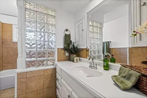 Bath - 9503 E 80th Ter, Raytown, MO 64138 photo 2 of 2