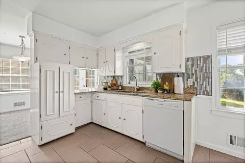 Kitchen - 9503 E 80th Ter, Raytown, MO 64138 photo 3 of 4