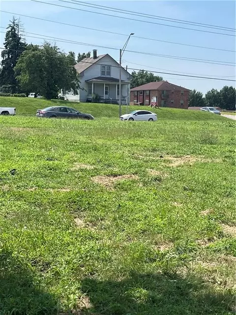 1312 E 23rd St, Independence, MO 64055 photo 4
