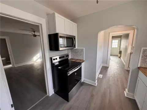 Entry Way - 503 SE 3rd St, Lees Summit, MO 64063 photo 2 of 7