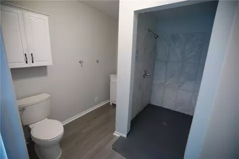 Bath - 503 SE 3rd St, Lees Summit, MO 64063 photo 3 of 7