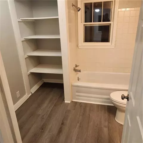 Bath - 503 SE 3rd St, Lees Summit, MO 64063 photo 2 of 7