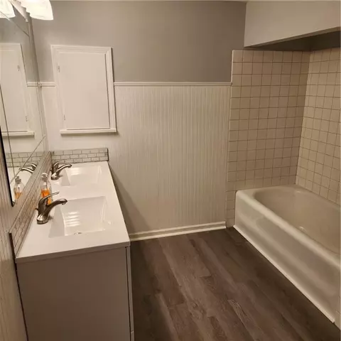Bath - 503 SE 3rd St, Lees Summit, MO 64063 photo 7 of 7
