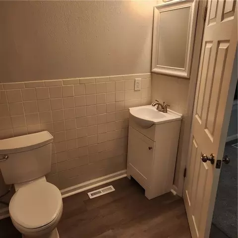 Bath - 503 SE 3rd St, Lees Summit, MO 64063 photo 1 of 7
