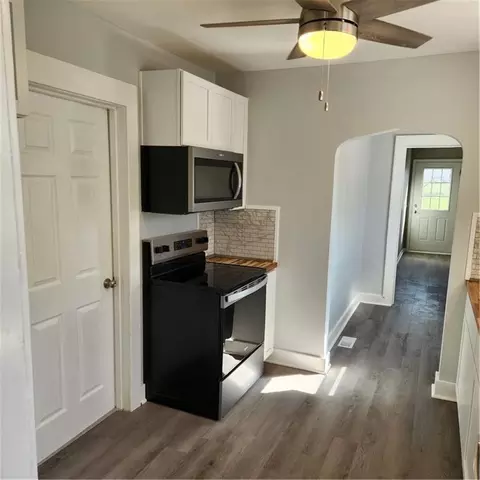 Entry Way - 503 SE 3rd St, Lees Summit, MO 64063 photo 3 of 7