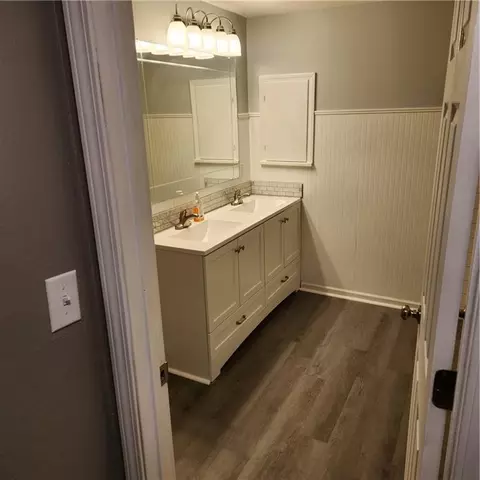 Bath - 503 SE 3rd St, Lees Summit, MO 64063 photo 6 of 7