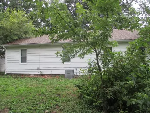 Exterior - 516 Seargent Ave, Marshall, MO 65340 photo 2 of 2