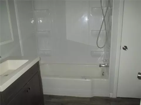 Bath - 516 Seargent Ave, Marshall, MO 65340 photo 1 of 1