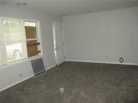 Living - 516 Seargent Ave, Marshall, MO 65340 photo 1 of 2