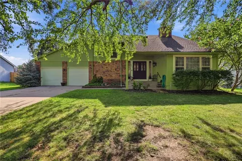 804 41st St, Blue Springs, MO 64015