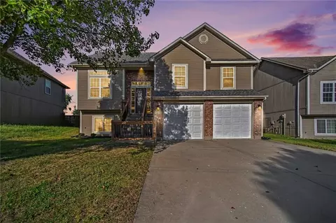 9218 N Kirkwood Ave, Kansas City, MO 64154