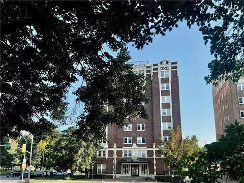 323 Emanuel Cleaver Ii Blvd #3E, Kansas City, MO 64112