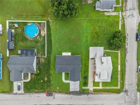 View/Area - 102 E 4th St, Norborne, MO 64668 photo 7 of 9