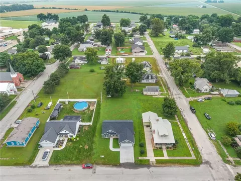 View/Area - 102 E 4th St, Norborne, MO 64668 photo 6 of 9