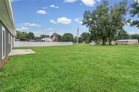 Exterior - 102 E 4th St, Norborne, MO 64668 photo 6 of 17