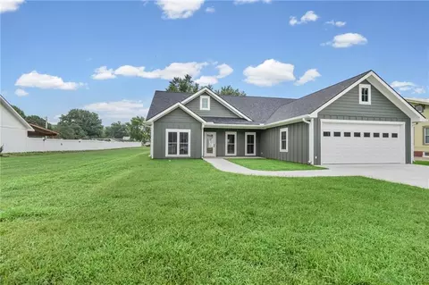 Exterior - 102 E 4th St, Norborne, MO 64668 photo 4 of 17