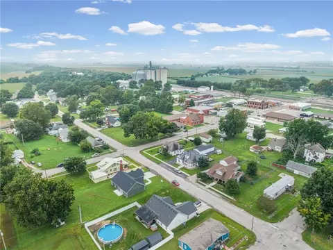 View/Area - 102 E 4th St, Norborne, MO 64668 photo 4 of 9