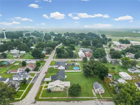 View/Area - 102 E 4th St, Norborne, MO 64668 photo 1 of 9