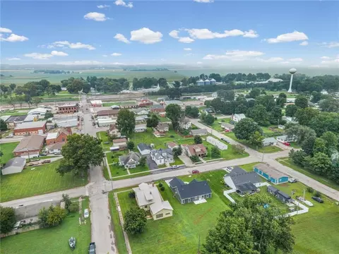 View/Area - 102 E 4th St, Norborne, MO 64668 photo 2 of 9