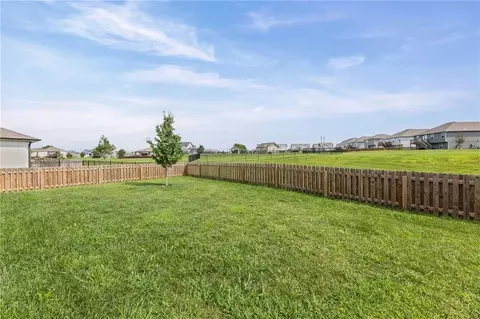 Exterior - 1606 Maci St, Belton, MO 64012 photo 4 of 8
