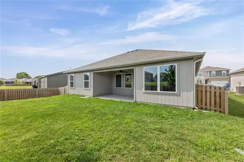 Exterior - 1606 Maci St, Belton, MO 64012 photo 6 of 8