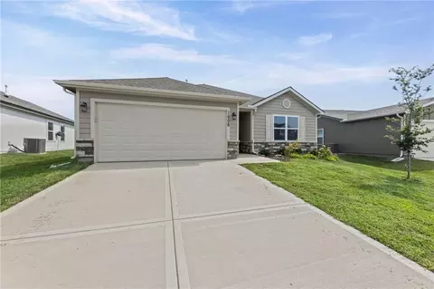 Exterior - 1606 Maci St, Belton, MO 64012 photo 7 of 8