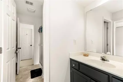 Entry Way - 2413 SW Regency Dr, Lees Summit, MO 64082 photo 4 of 4