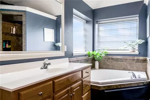 Bath - 2413 SW Regency Dr, Lees Summit, MO 64082 photo 2 of 4