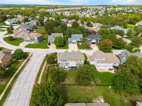 View/Area - 2413 SW Regency Dr, Lees Summit, MO 64082 photo 4 of 4