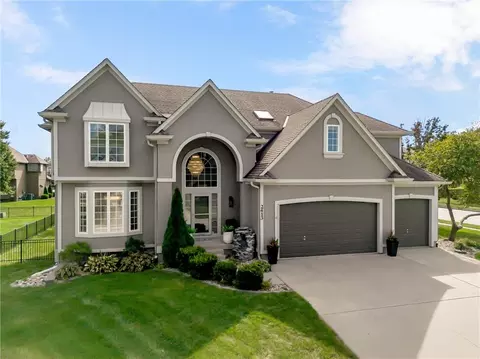 Exterior - 2413 SW Regency Dr, Lees Summit, MO 64082 photo 9 of 11