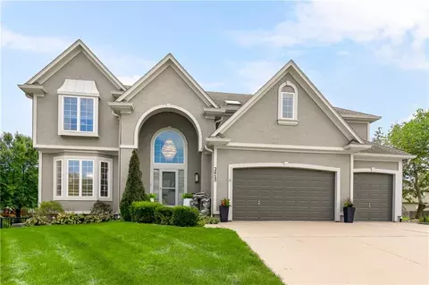 2413 SW Regency Dr, Lees Summit, MO 64082