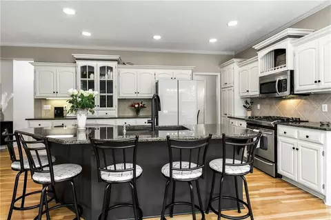 Kitchen - 2413 SW Regency Dr, Lees Summit, MO 64082 photo 3 of 4
