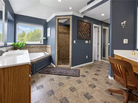 Bath - 2413 SW Regency Dr, Lees Summit, MO 64082 photo 3 of 4