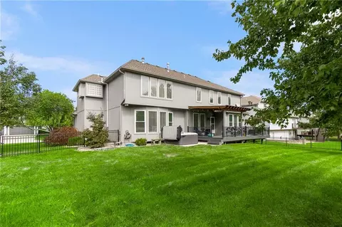 Exterior - 2413 SW Regency Dr, Lees Summit, MO 64082 photo 7 of 11