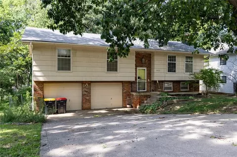 5822 NW Aspen Ln, Kansas City, MO 64152