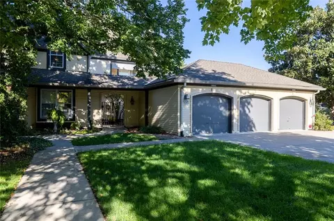 10804 Glenwood St, Overland Park, KS 66211