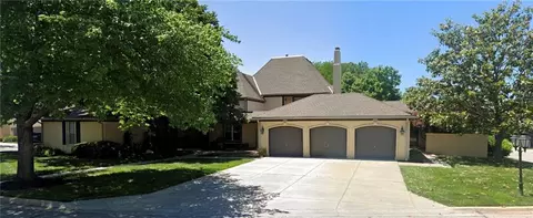10804 Glenwood St, Overland Park, KS 66211