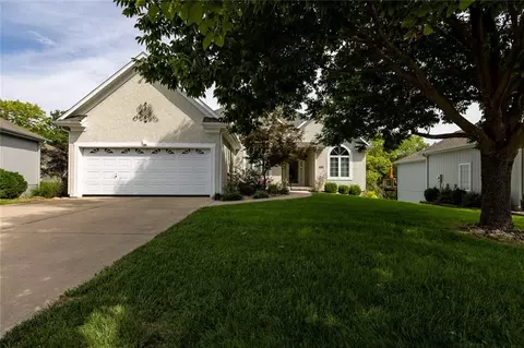 4304 NE 73rd St, Kansas City, MO 64158