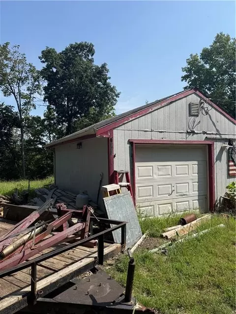 8202 E Shady Tree Ln, Freeman, MO 64746 photo 2