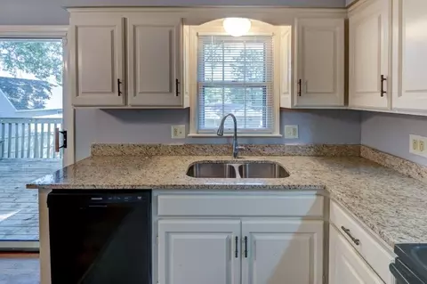 Kitchen - 3913 S Milton Dr, Independence, MO 64055 photo 3 of 5