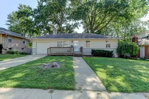 Exterior - 3913 S Milton Dr, Independence, MO 64055 photo 8 of 11