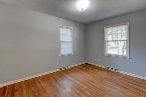 Bedroom - 3913 S Milton Dr, Independence, MO 64055 photo 3 of 6