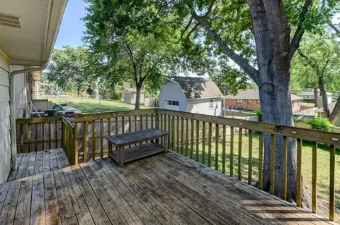 Exterior - 3913 S Milton Dr, Independence, MO 64055 photo 4 of 11