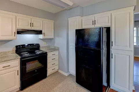 Kitchen - 3913 S Milton Dr, Independence, MO 64055 photo 5 of 5