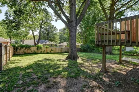 Exterior - 3913 S Milton Dr, Independence, MO 64055 photo 2 of 11
