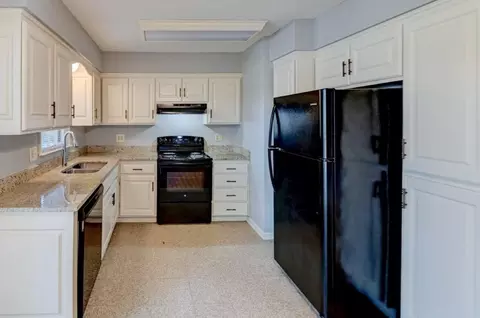 Kitchen - 3913 S Milton Dr, Independence, MO 64055 photo 1 of 5